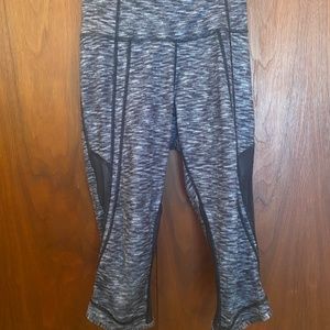 Lululemon Crop Leggings, size 2, black & white, EUC